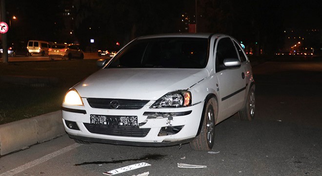 Antalya'da motosiklet ile otomobil çarpıştı