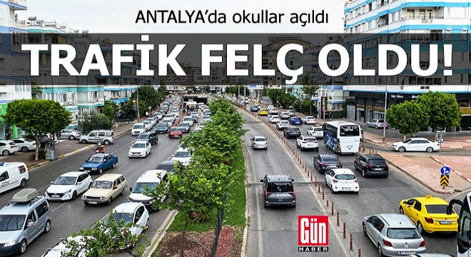 Antalya'da okullar açıldı, trafik felç oldu!