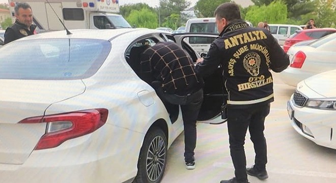 Antalya'da otomobil ve motosiklet hırsızı tutuklandı