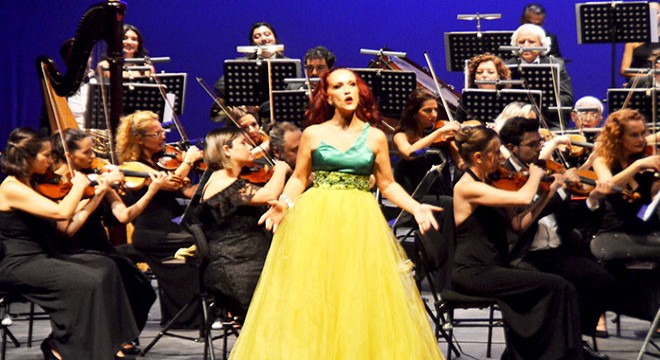 Antalya'da perde konserle açıldı