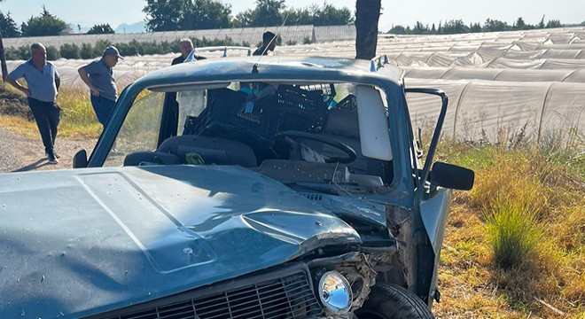 Antalya'da şarampole devrilen otomobilin sürücüsü yaralandı