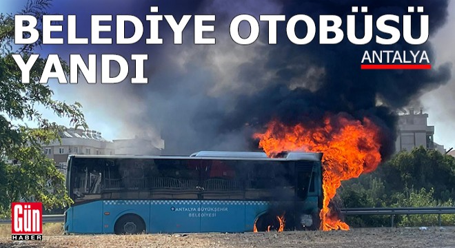 Antalya'da seyir halindeki otobüs yandı