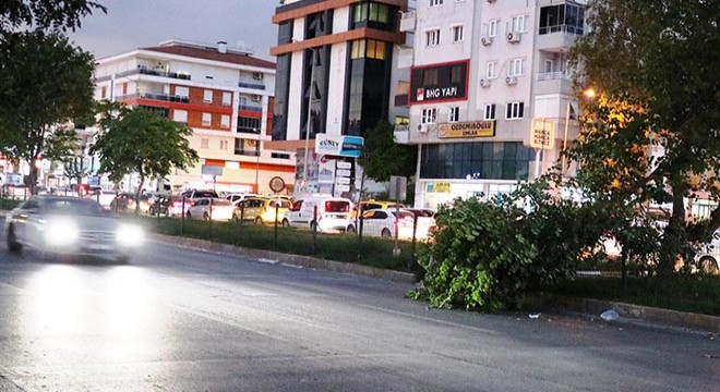 Antalya'da şiddetli fırtına etkili oldu