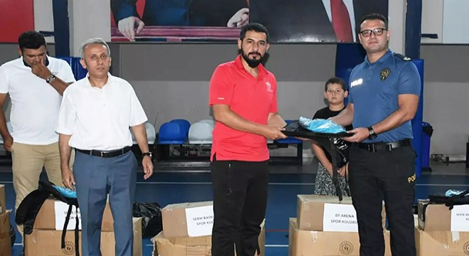 Antalya'da spor kulüplerine malzeme yardımı