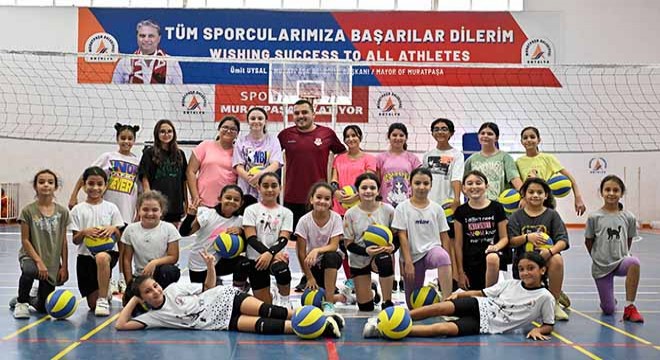 Antalya'da sportmenliği de öğreniyorlar