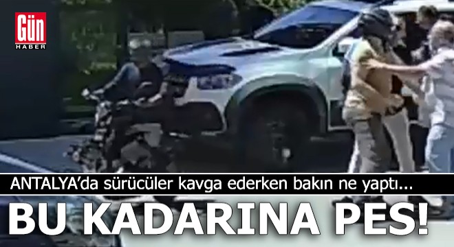 Antalya'da sürücüler kavga ederken bakın ne yaptı...