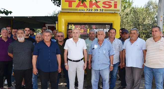 Antalya'da taksicilerden hastane önünde eylem