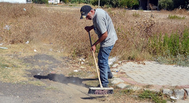 Antalya'da temizlik görevlisi, bulduğu 7 milyon liralık çeki polise teslim etti