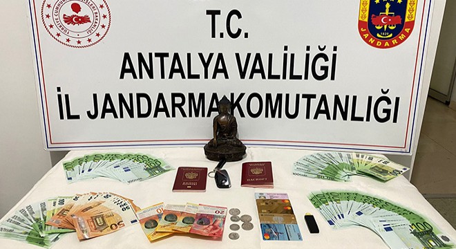 Antalya'da villa hırsızı yakalandı