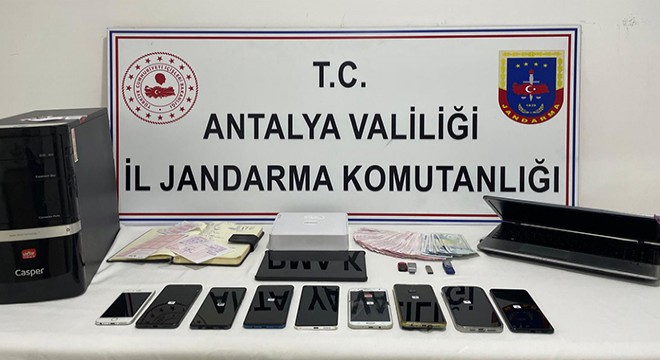 Antalya'da yasa dışı bahis operasyonuna 8 gözaltı