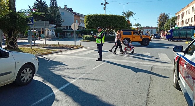 Antalya'da yaya önceliğini tanımayan sürücülere ceza