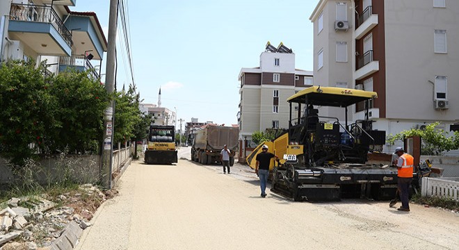 Antalya'da yol yapım çalışmaları tam gaz devam