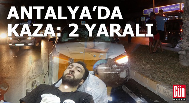 Antalya'daki alkollü sürücü motosikletliye çarptı; 2 yaralı