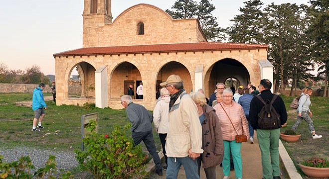 Antalya 'gezen turist'i bekliyor