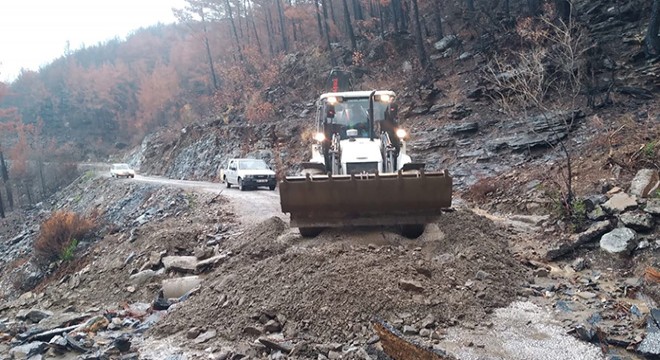 Antalya'nın ilçelerinde kapanan yollar açılıyor