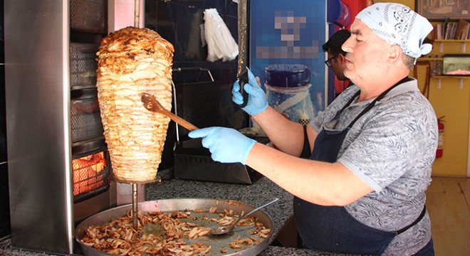 Antalyalı esnaftan öğrenciye bedava döner