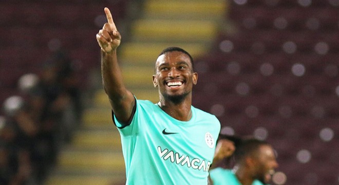 Antalyaspor'da Haji Wright atıyor, puanlar geliyor