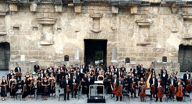 Aspendos'ta 'Hollywood' gecesi