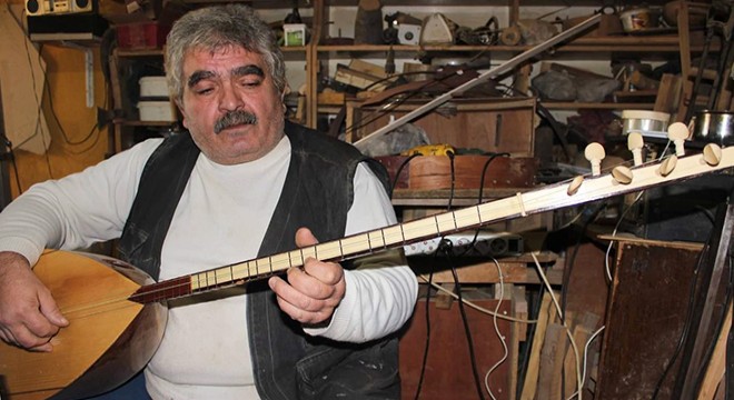 Bağlama sanatçısı kalbine yenik düştü