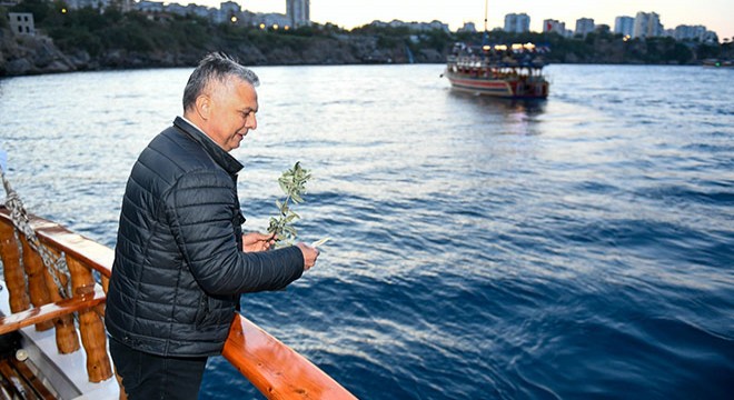 Baharı teknede dileklerle karşılayacaklar