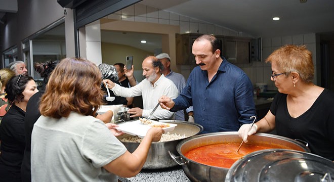 Başkan Kotan, oruç lokması dağıttı