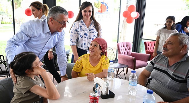 Başkan Topaloğlu'ndan engellilere deniz şezlongu