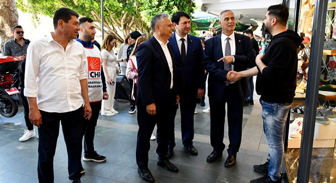 Başkan Uysal, CHP milletvekili adaylarıyla sahada