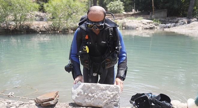 Binlerce yıllık kemer taşları, derede bulundu