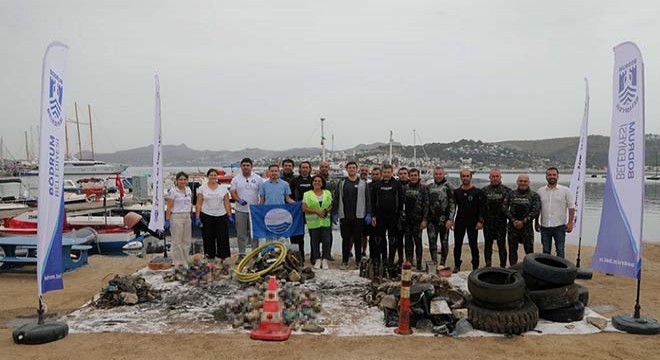 Bodrum'da deniz dibinden yaklaşık 2,5 ton atık çıkarıldı