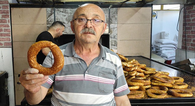 Burdur'un 48 yıllık simitçisi