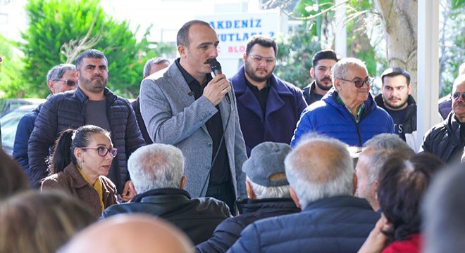 Cem Kotan Konyaaltı'nda dert dinliyor, proje anlatıyor