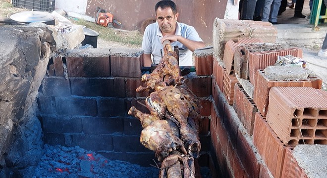 Çevirme sırık kebabı damak çatlatıyor