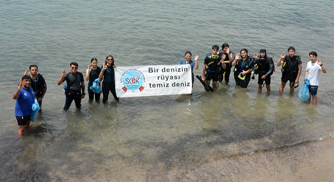 Dalgıçlar Antalya'da denizi temizledi