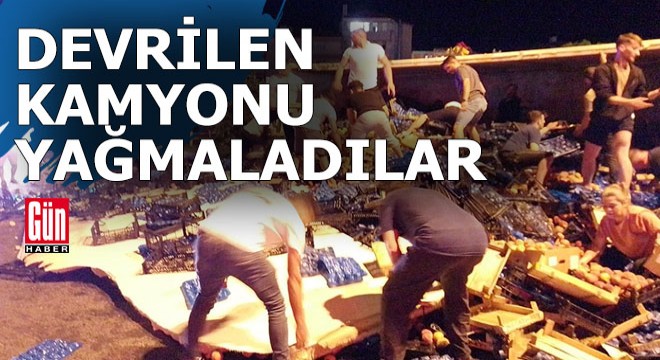 Devrilen kamyonun meyveleri yağmalandı