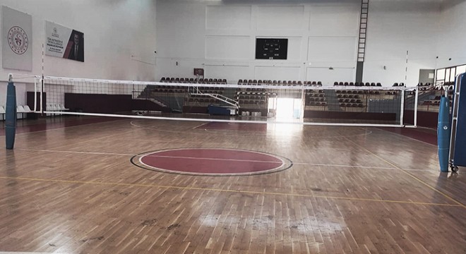 Döşemealtı Spor Salonu maç direği ve filesine kavuştu