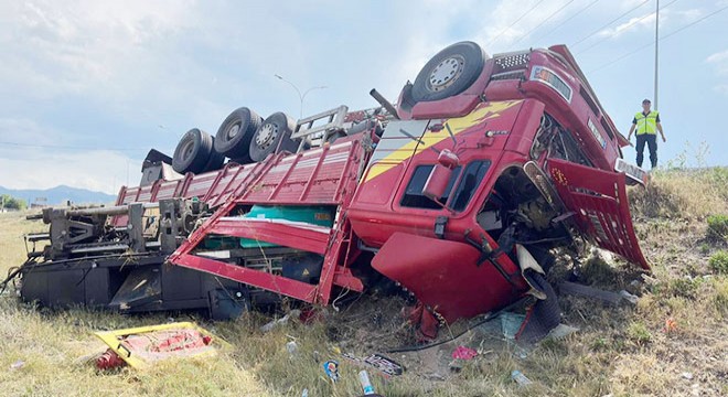 Emirdağ'da kamyon şarampole devrildi: 1 yaralı