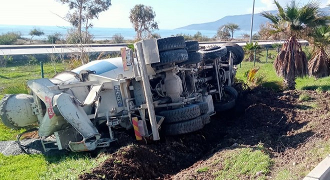 Emniyet şeridinde beton mikserinin çarpmasıyla öldü