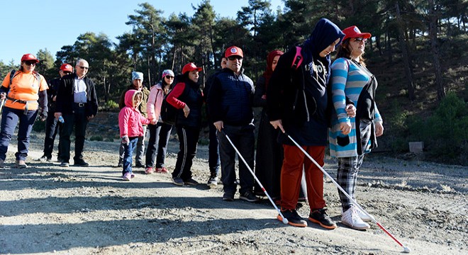 Engelli bireyler doğada yürüyüş yaptı