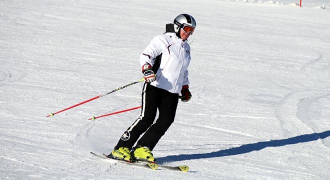 Erciyes Kayak Merkezi'nde yeni yıl öncesi turist yoğunluğu