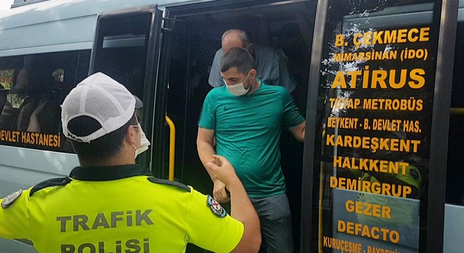 Esenyurt'ta minibüsten 35 yolcu çıktı