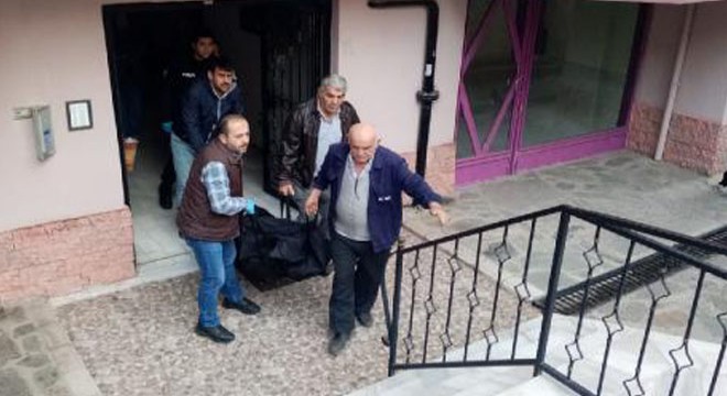 Evde bakıcısı tarafından ölü bulundu