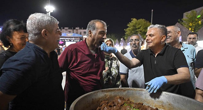 Festivalde Kardeş Türküler gecesi