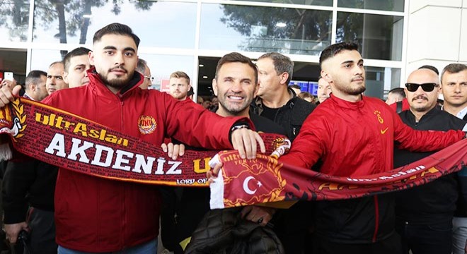 Galatasaray, Antalya'da coşkuyla karşılandı