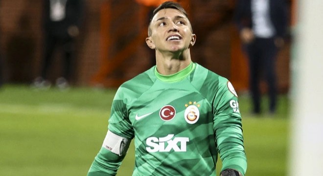 Galatasaray'a Muslera'dan kötü haber