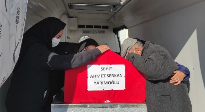 Gemide düşerek yaşamını yitiren memur, toprağa verildi