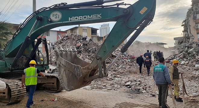 Göçük altındaki Nerrin Erakman için umutlu bekleyiş sürüyor