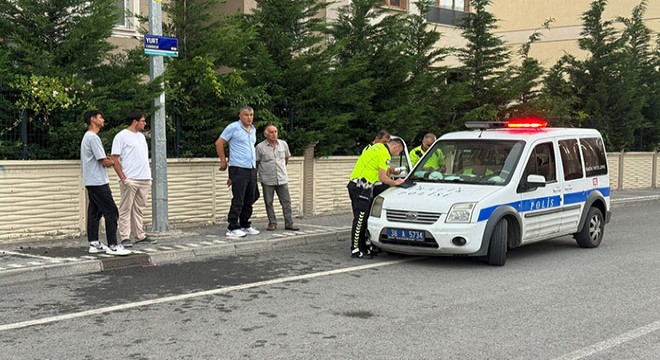 Hafif ticari araç ile otomobil çarpıştı: 10 yaralı