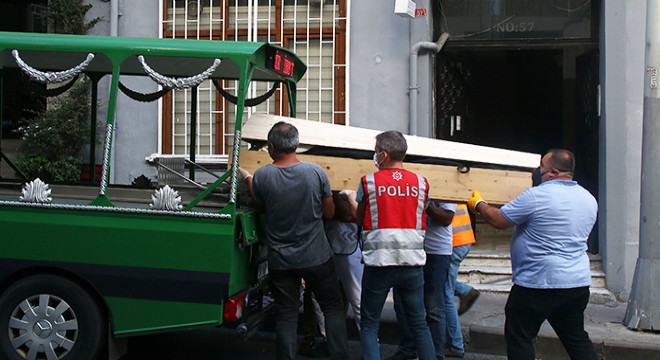 İranlı çocuk yatağında ölü bulundu