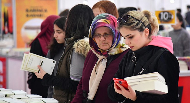 Isparta Kitap Fuarı'na ziyaretçi akını