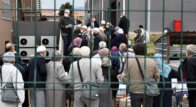 Isparta'daki umreciler test sonucunu bekliyor